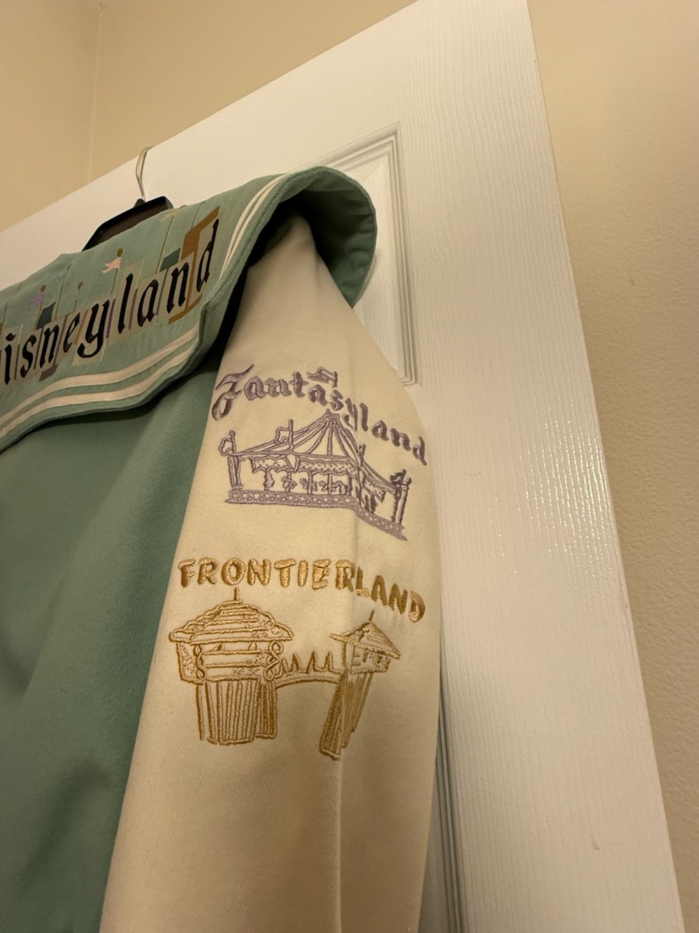 2025 Her Universe Disneyland Marquee Varsity Jacket sz XL - Picture 4 of 4